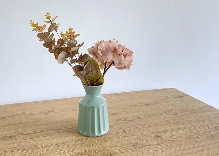 Stylish & Tranquil Flat With Excellent Connections